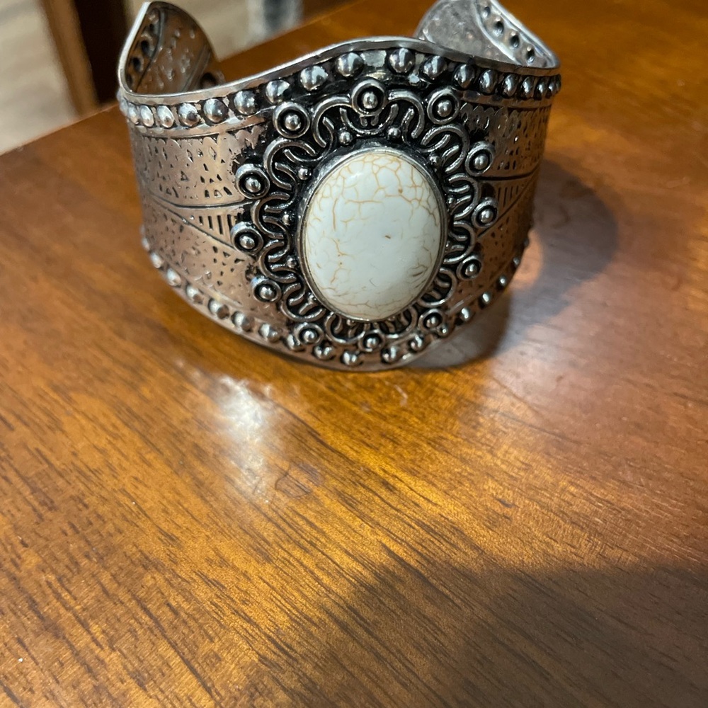 J CREW Ivory Crackle Marble Large Silver Cuff Bracelet ELEGANT - Picture 4 of 4